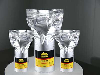 സീലിംഗ് അരികുകളിൽ PUR പശ എങ്ങനെ പ്രയോഗിക്കാം